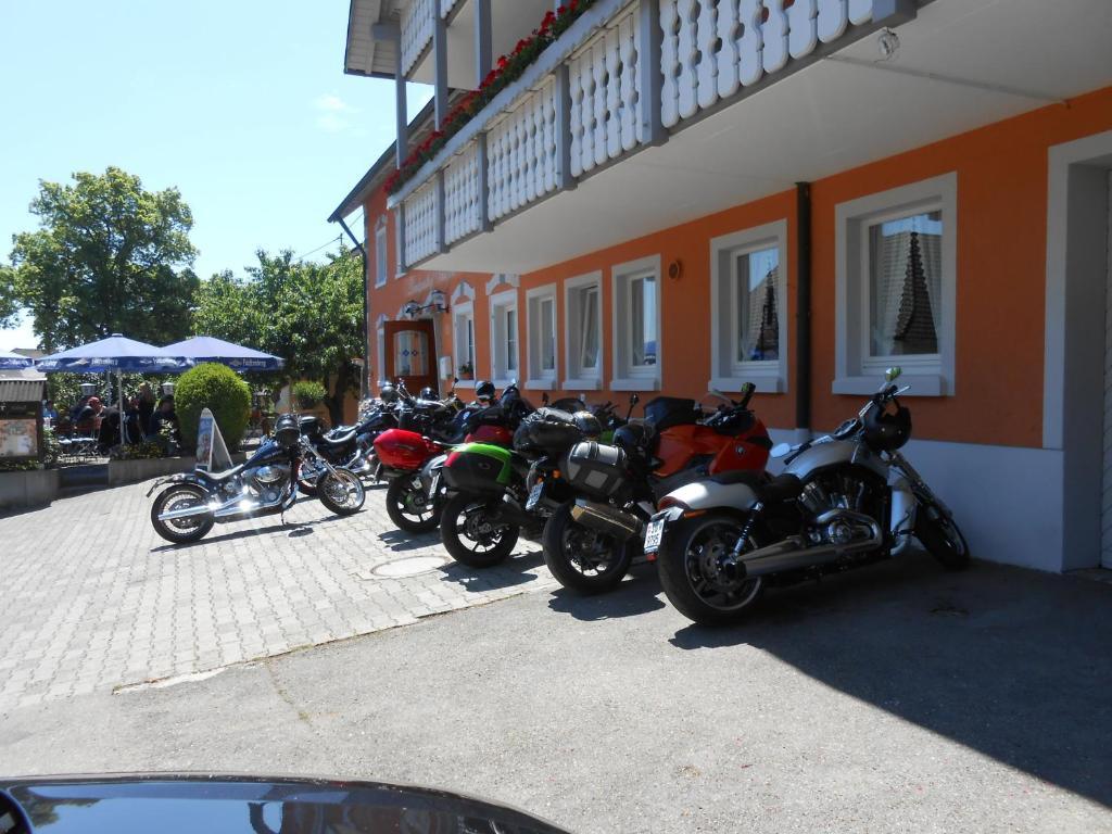 Landgasthof Schutzen Hotell Tengen Eksteriør bilde